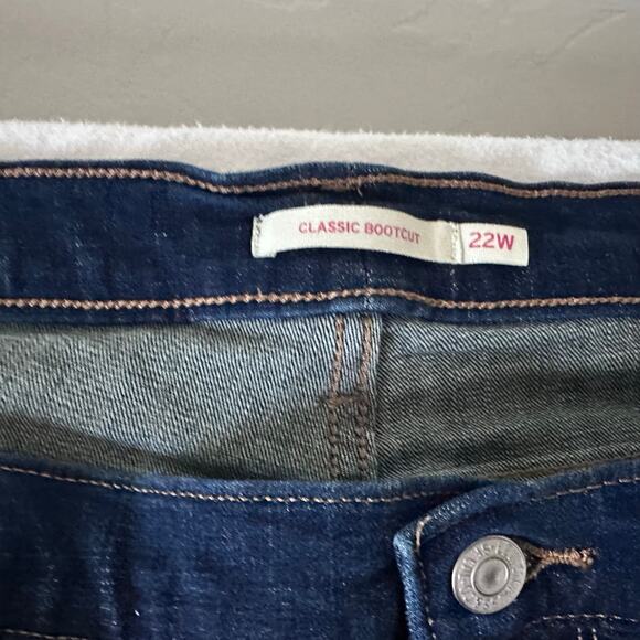 LEVI’S Classic Boot Cut Jeans Womens Size 22 Dark Denim Stretch Mid Rise 31” Ins - Picture 4 of 5
